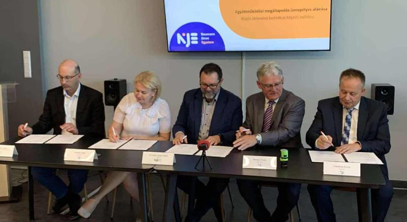 Országosan is egyedülálló együttműködést kötött a Neumann János Egyetem - Szakmaverzum