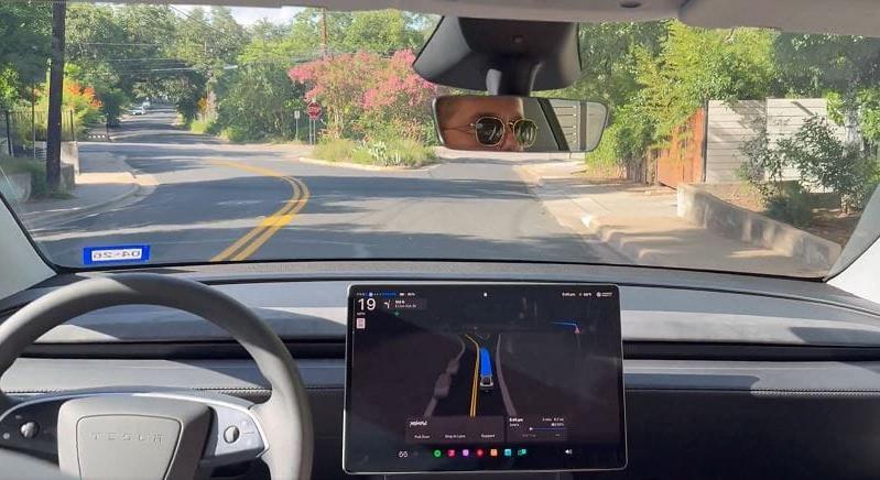 Elindult a Tesla robottaxija, 4,20 dollárba kerül egy fuvar - HVG - Autó