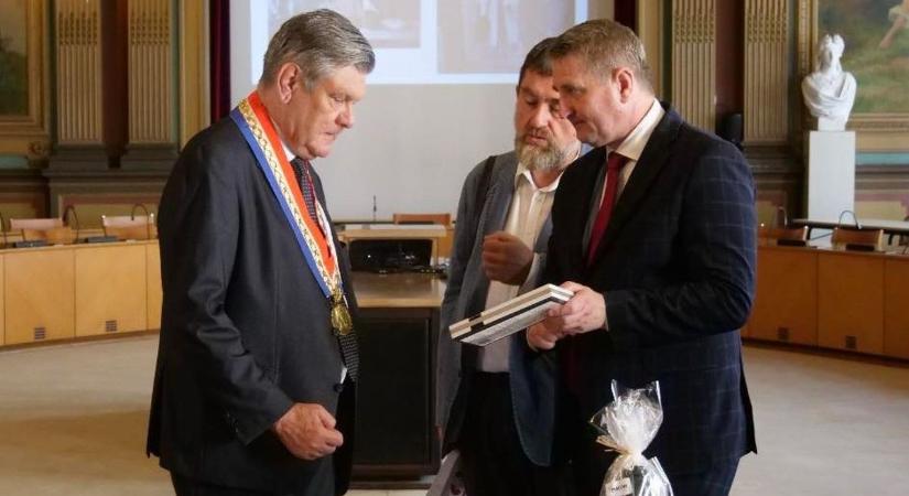 Franciaországba, Maconba hívták az egri polgármestert - Heol
