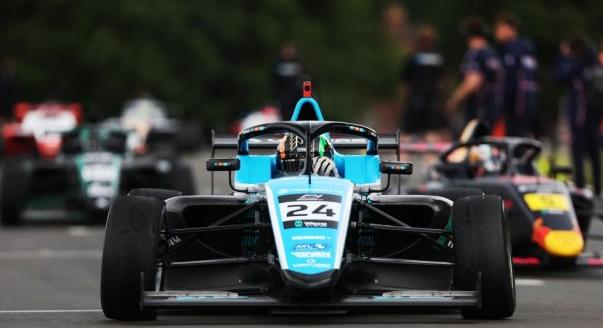 Sikerekben gazdag félszezont zárt le Molnár Martin a brit F4-ben - Formula