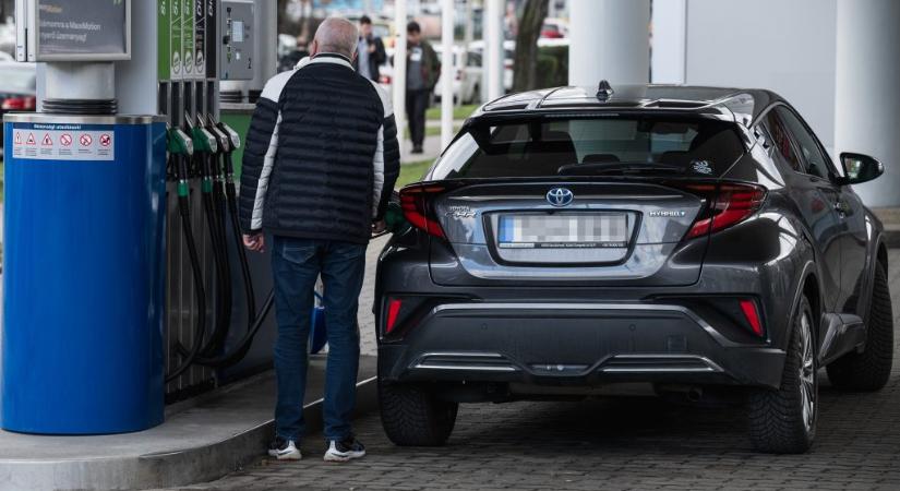 Kedden tovább emelkednek az üzemanyagárak - 24.hu