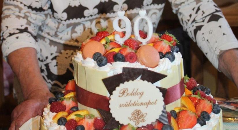 90 éves lett Krisztina néni - Vaol