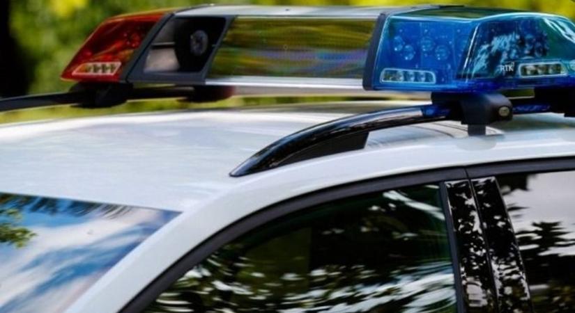 Betegszállító és autó ütközött, lezárták a hidat - Zaol