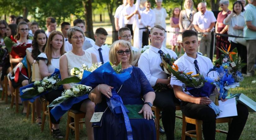 Gyönyörű nyolc év – könnyekkel és büszkeséggel búcsúzott Mezőfalva legkülönlegesebb osztálya (képgalériával) - Duol