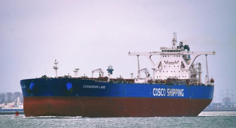 Két olajszállító tanker fordult vissza vasárnap a Hormuzi-szorosnál - 444.hu
