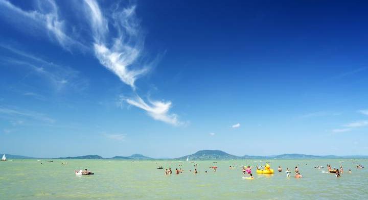 Tönkremehet a Balaton: augusztusra kritikussá válhat a helyzet - Dívány