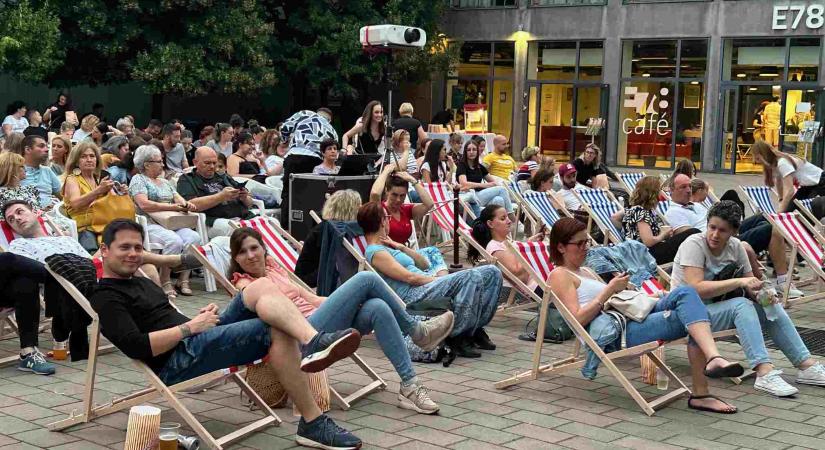 Mozizni jó! Pirogránit Kertmozi a Zsolnay Negyedben saját popcornnal - SzeretünkUtazni
