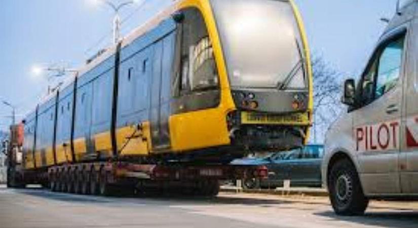BKK: tízre bővült a legújabb CAF-villamos flotta - Az Üzlet