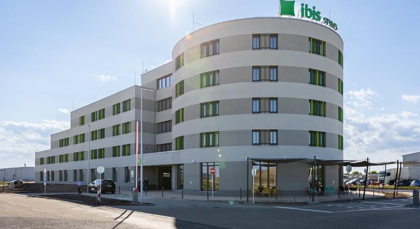 Ekkor nyílik az új szálloda a debreceni repülőtér mellett – fotókon az ibis Styles Debrecen Airport Hotel - Debreceni Nap