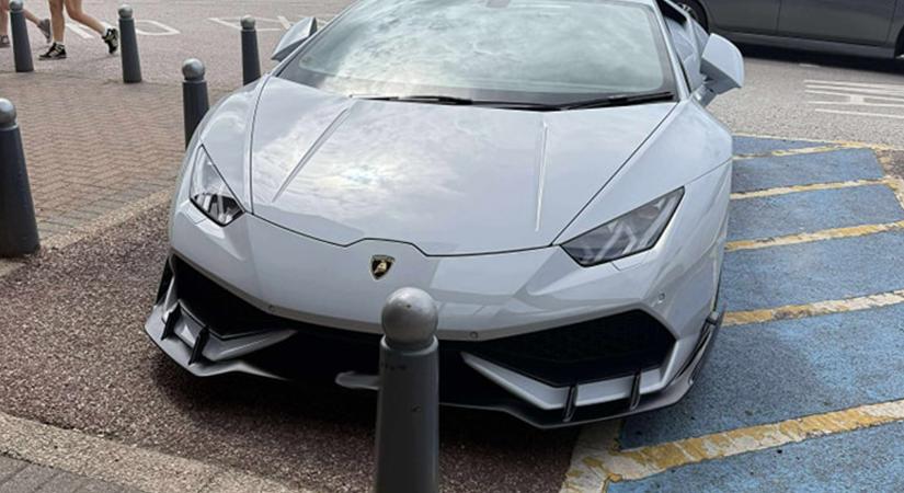 Szétkapta a net a mozgásérült helyre parkoló lamborghinist, akinek a válasza átütő volt - Vezess