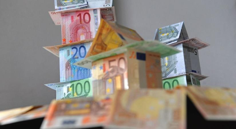 Megijedtek a nyaralni készülők: miért nem lehet többé fizetni az 50 euróssal? - Bama