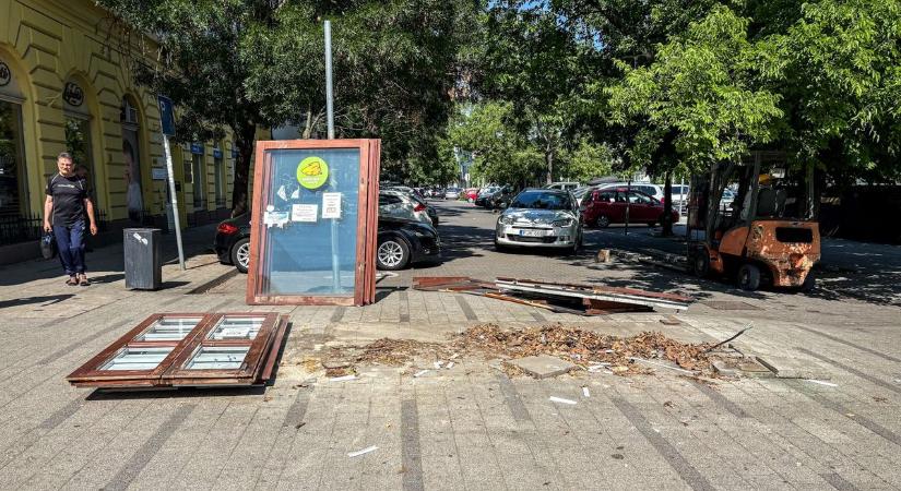 Nyomtalanul eltűnt Szolnok egyik utolsó ikonikus épülete, percek alatt veszett nyoma a romoknak - Szoljon