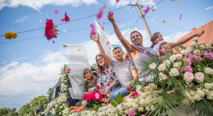 Galambos Lajcsit is felvillanyozzák a rózsák - kultura.hu