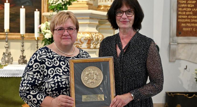 Péterfy: átadták Szeretettel-emberséggel Emlékplakettet - Győr Plusz