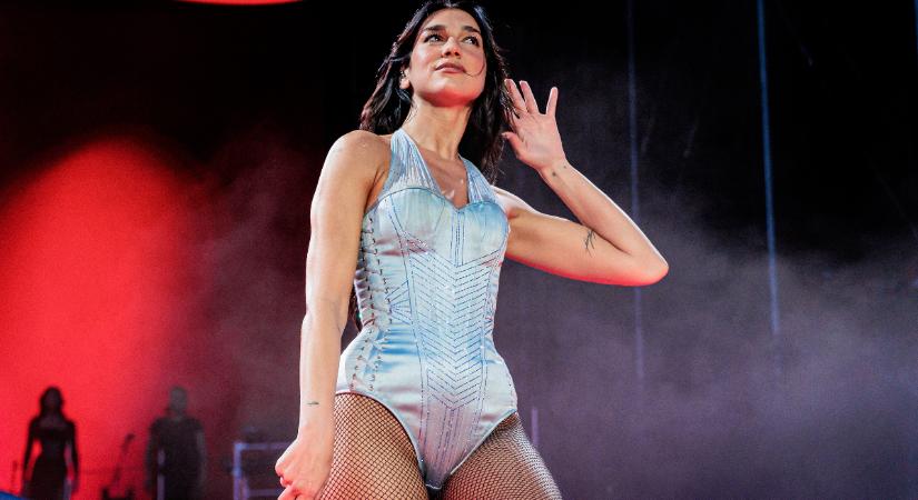 Dua Lipa álma valóra vált, és vad pucérruhában ünnepelt! Így táncolta át az éjszakát vőlegényével – fotók! - Marie Claire