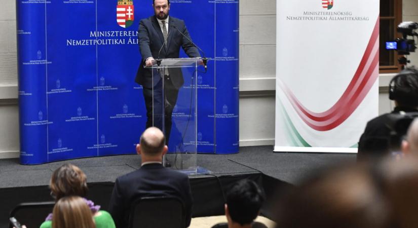 A Kőrösi Csoma Sándor és a Petőfi Sándor programok ösztöndíjasai hazánk követei - Demokrata