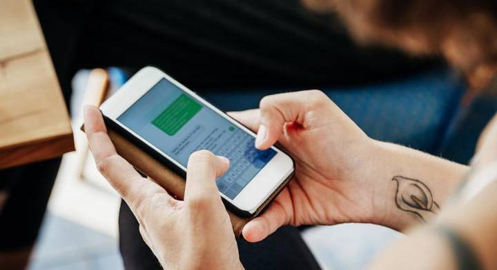 Ne fizess, ha ilyen SMS-t kaptál az MVM-től: csalók trükkje - Dívány