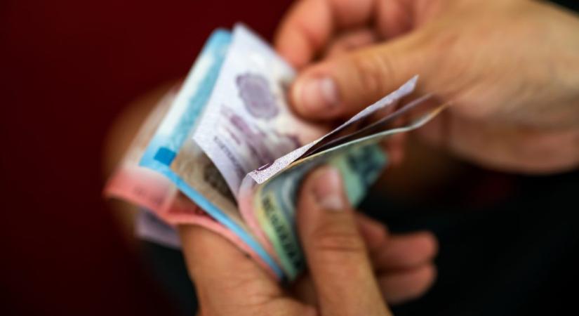 Havi mélypontjára jutott a forint az euróval szemben - 24.hu