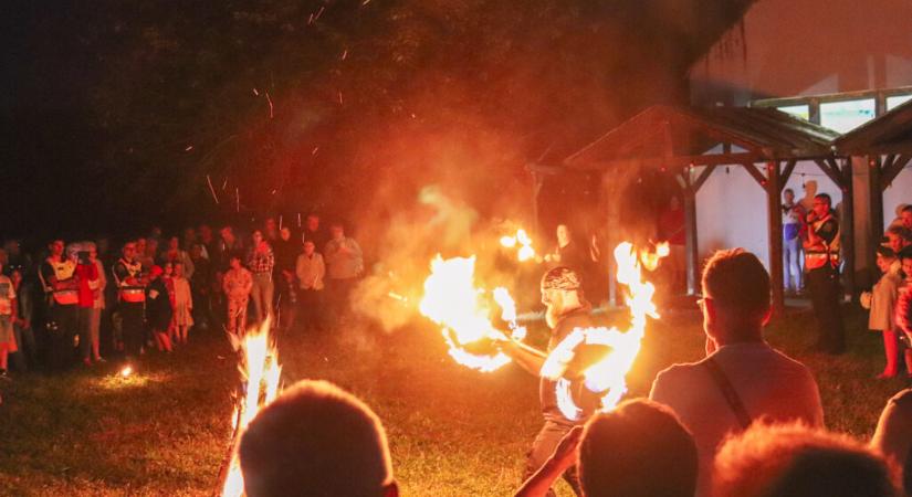 Napforduló, tűzvarázs és gramofon-nosztalgia: Ilyen volt a Múzeumok Éjszakája Nagyatádon - AtádHír