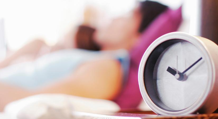 A túl kevés vagy a túl sok alvás is növeli a halálozás és a stroke kockázatát - Patika Magazin