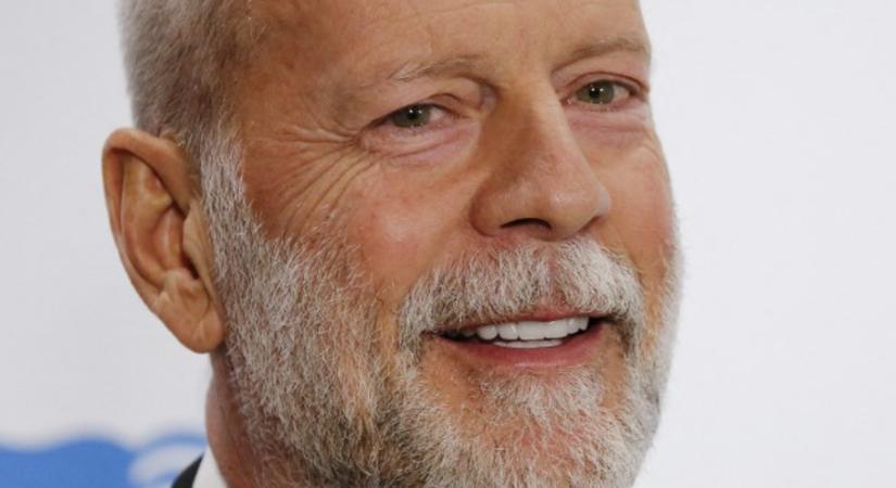 A lánya új fotókat osztott meg a demenciával küzdő Bruce Willisről - Elle