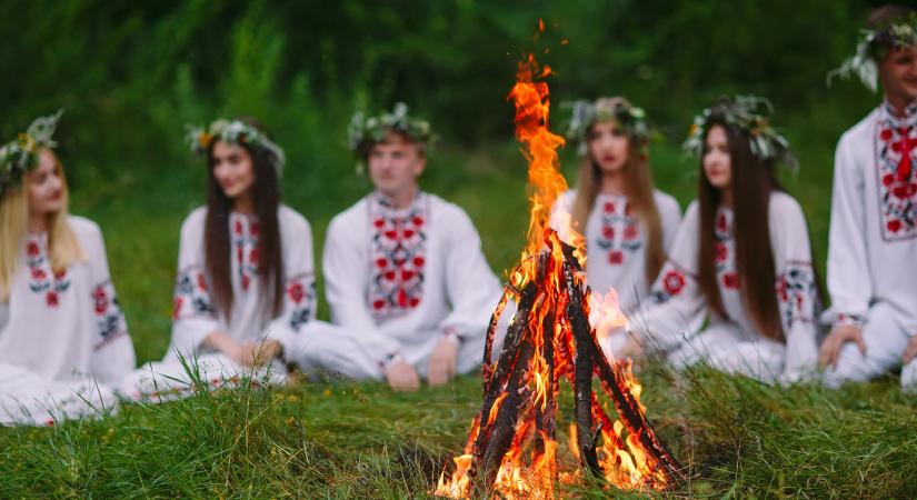 Szent Iván éjszakáján megszólalnak a füvek, és akinek füle van rá, meghallja, mit mondanak - egy.hu