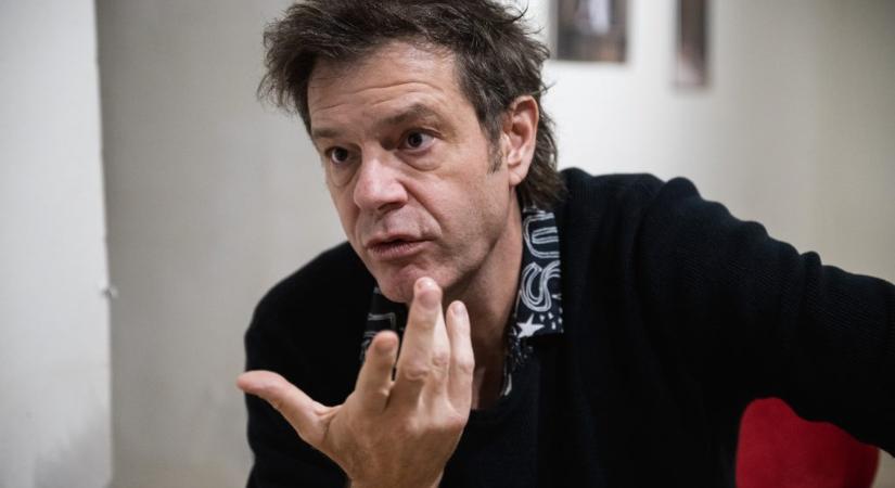 Till Attila sétálni vitte a kutyáját, de baj történt, a négylábút altatással meg kellett műteni - 24.hu