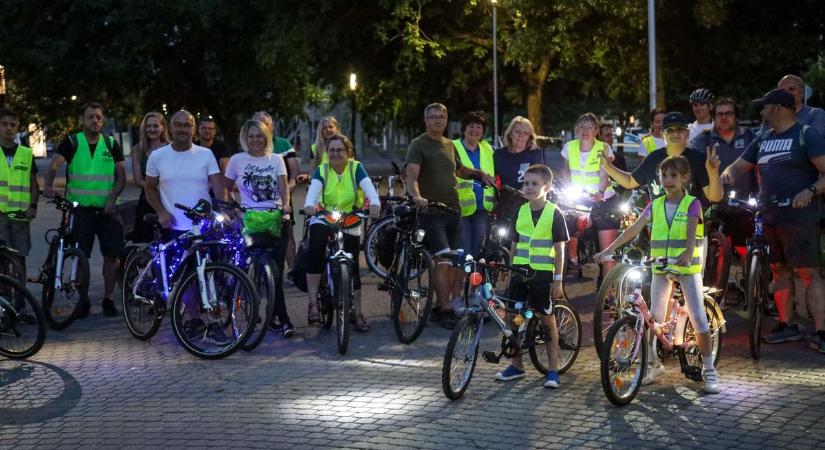 Éjjel pattantak kétkerékre a szolnokiak, ez történt az út során – galériával - Szoljon