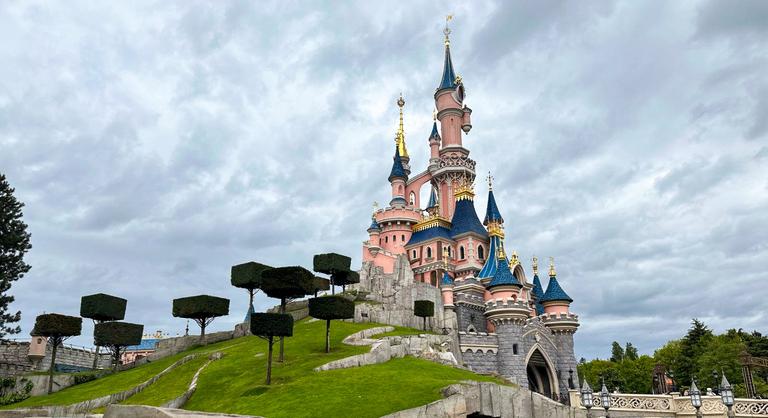 Rendőrt hívtak a Disneyland dolgozói egy gyerek „menyasszonnyal” megrendezett álesküvő miatt - Index - Külföld