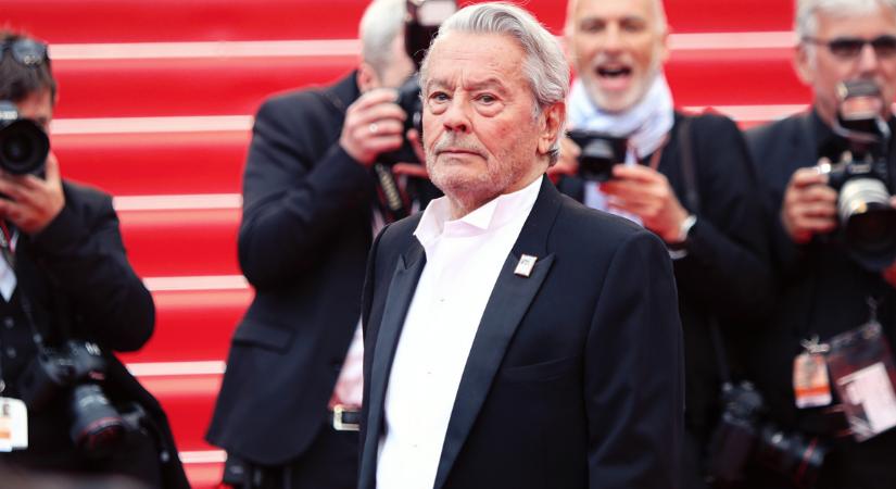 „Apám szétverte anyám fejét” – állítja Alain Delon fia - Index