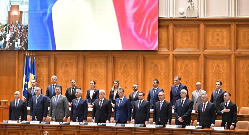 A parlament nagy többséggel bizalmat szavazott a Bolojan-kormánynak - Maszol