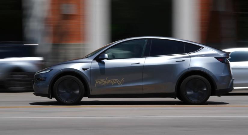 Félelmetesen vezet a Tesla Robotaxija, áthajtott a szemközti sávba (videó) - Androgeek
