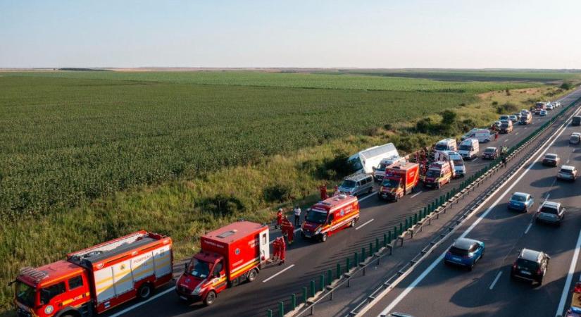 Nagyváradi gyerekeket szállító busz borult fel - Civishír