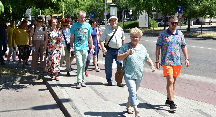 Egészen a honfoglalásig utaztak vissza a városnéző séta résztvevői Szolnokon – galériával - Szoljon