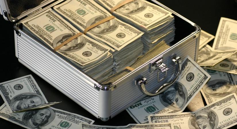 Dől a pénz a magyar államhoz, 30 év alatt kell visszafizetni - Infostart