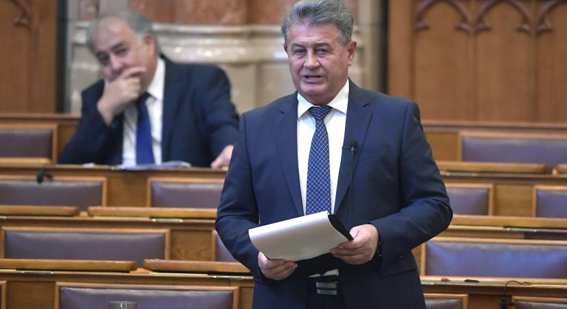 A többszörös győztes fideszes politikus megdöbbentőt lépett - naphire.hu