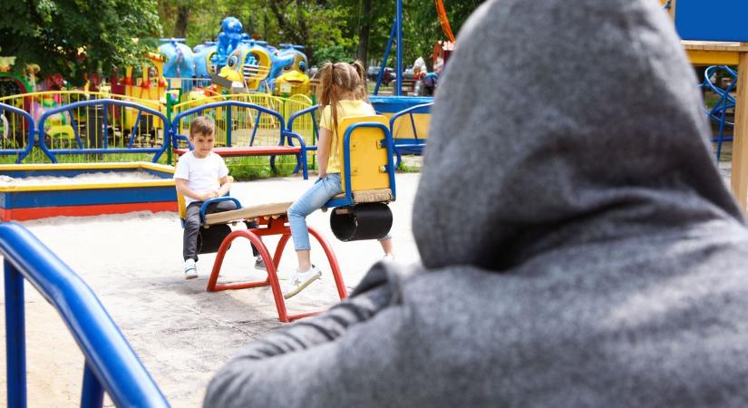 Játszóterek mellett maszturbált egy férfi Szigetszentmiklóson - Ripost