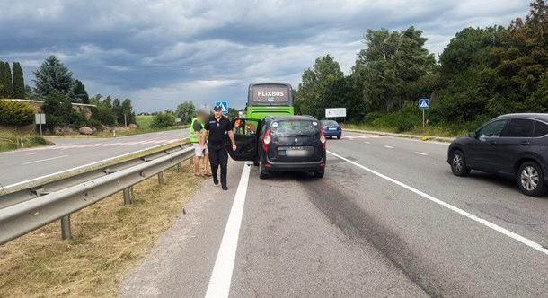 Személyautó ütközött nemzetközi járatú busszal – három gyermek megsérült a Rivne melletti balesetben - Karpat.in.ua