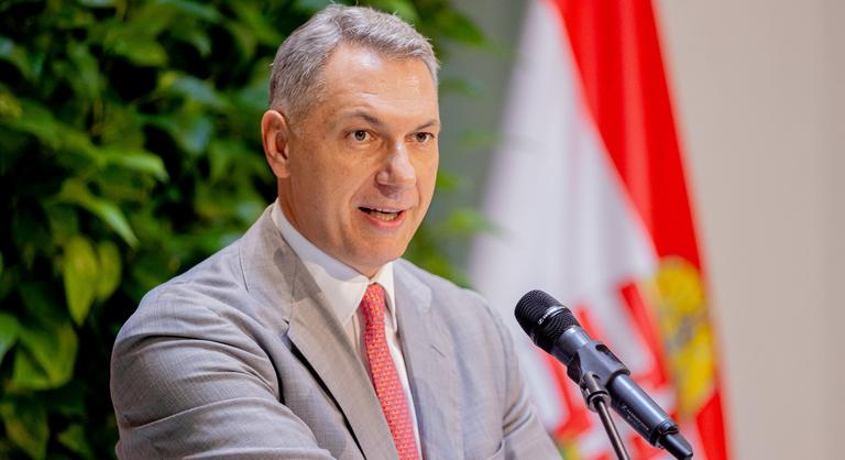 Lázár János szerint a Holvanavonat.hu adathalász oldal, amire Vitézy Dávid hevesen reagált - Index