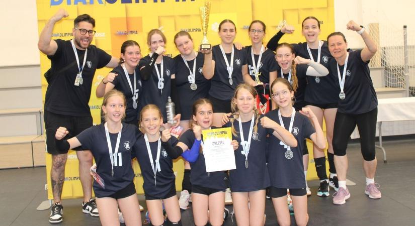 Ezüstérmes a katolikus iskola csapata - Sonline