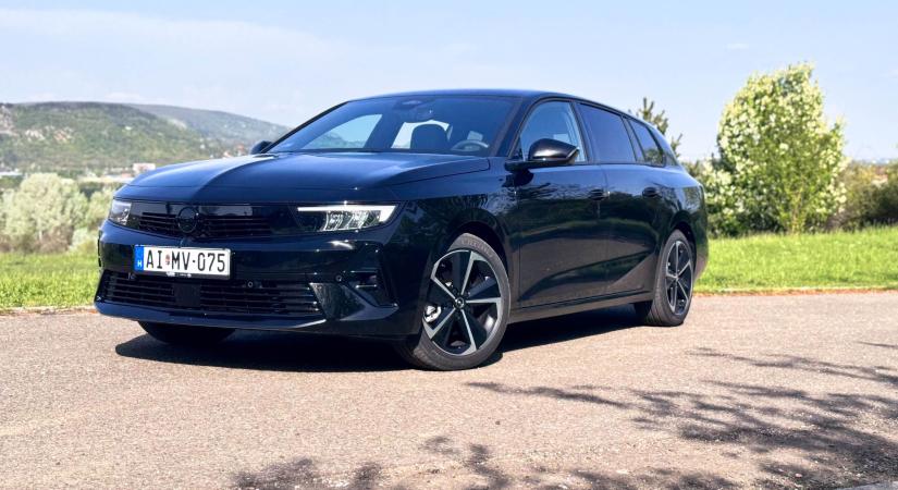Teszten a lágy hibrid Opel Astra kombi! - Autónavigátor