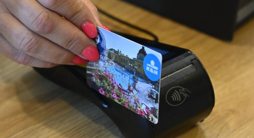 Hatalmas költekezésbe kezdtek a magyarok, új módszerrel vásárolnak - Infostart