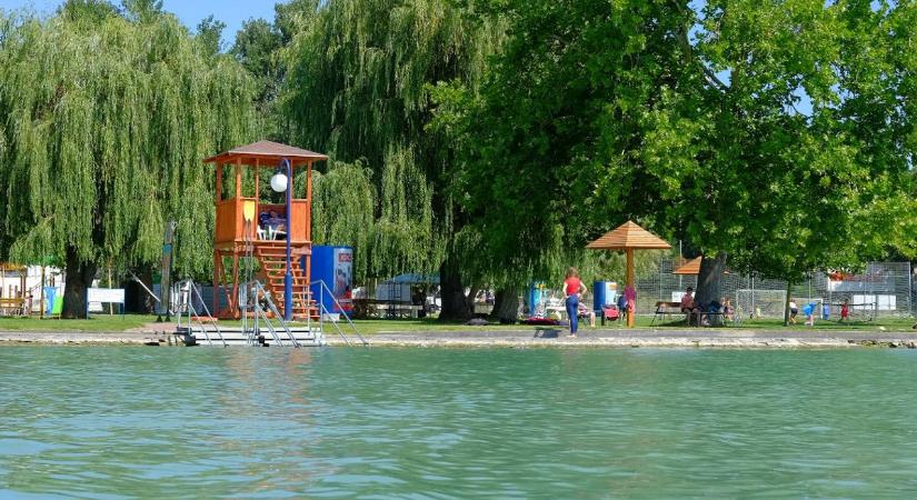 Összegyűjtöttük a Balaton 10 legjobb strandját, oda van értük mindenki - Feol