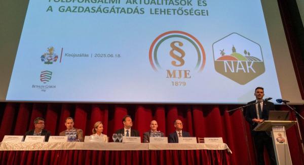 Kisújszálláson a földforgalmi aktualitások voltak a középpontban - Agrotrend