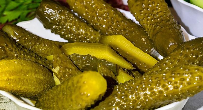 Mindenki a magyar férfi kovászos uborkájának receptjére kíváncsi! Itt megtalálod te is! - közbeszéd.hu