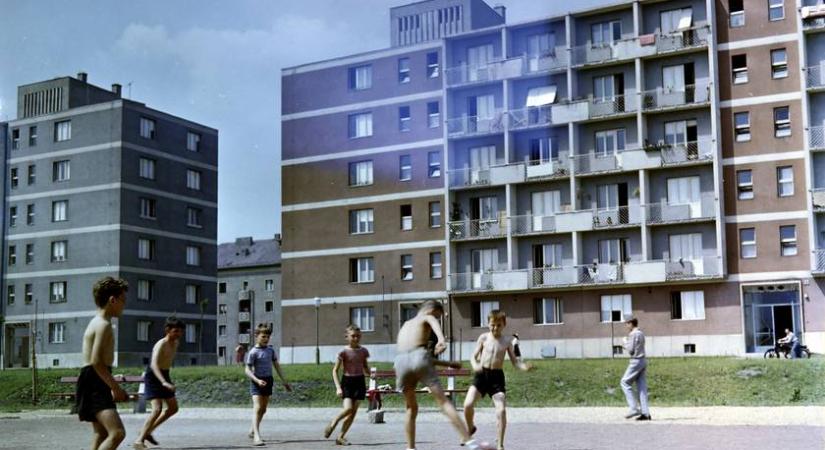Így játszottak a lakótelepi gyerekek a Kádár-korszakban: csak ennyi kellett a boldogsághoz - Femina