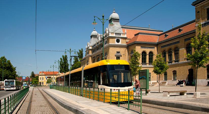 Vizet osztanak a nagyobb pályaudvarokon, buszállomásokon - Hódpress