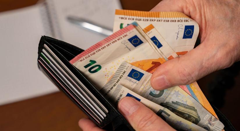 Egyre több banknál lehet kedvezményesen váltani, soha nem is volt még ennyi devizaszámla a lakosságnál - VG