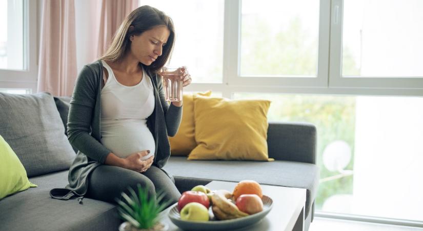 Gyomorégés terhesség alatt: mi okozza és mi segíthet? - Babaszoba