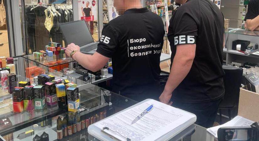 Kárpátalján 1,5 millió hrivnya értékben foglaltak le elektronikus cigarettákat és töltőfolyadékokat - Karpat.in.ua
